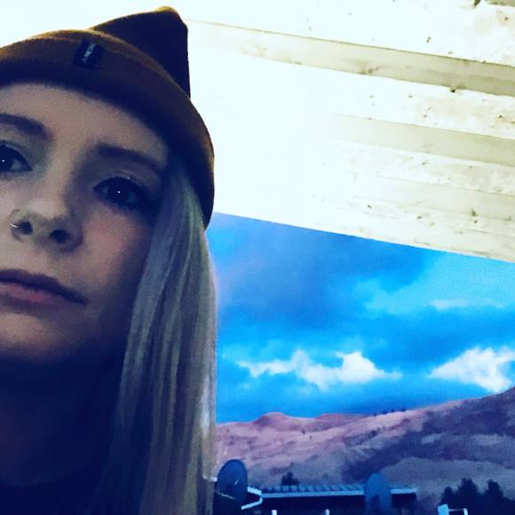 Meet your Posher, Lawna - Picture 1 of 1